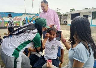 Proyecto en twitter de creatividad y servicio Proyecto en twitter de creatividad y servicio